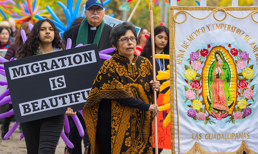 Hundreds join march in solidarity with migrants and refugees 2